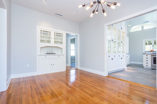 Building Photo - Modern Kensington Cottage