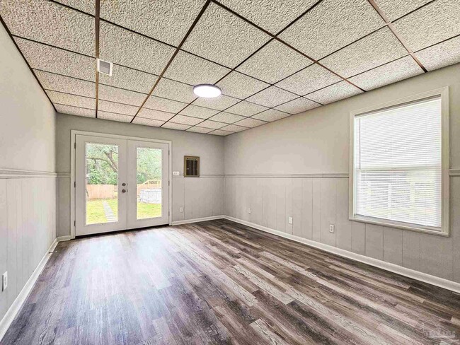 Building Photo - 4770 Skyline Dr
