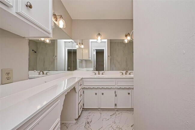 Building Photo - 26414 Maplewood Dr