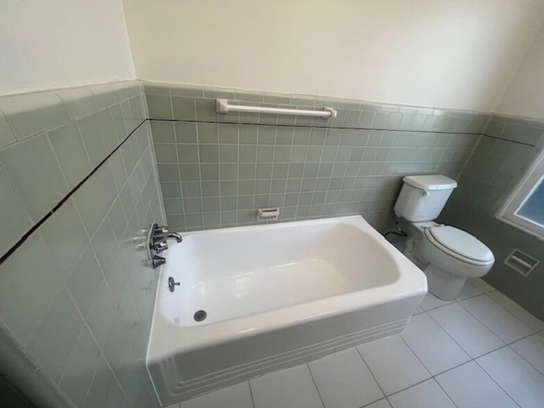 Building Photo - 740 E Carson St