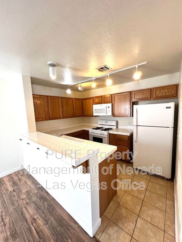 Building Photo - 8452 Boseck Dr