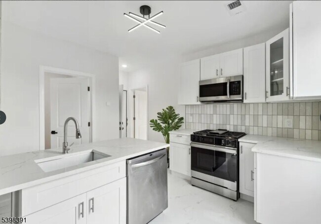 Primary Photo - 165 Garden Ave