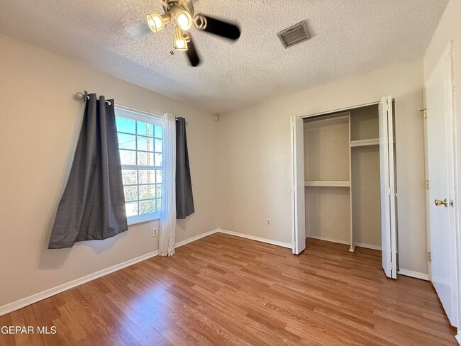 Building Photo - 10407 Ashwood Dr