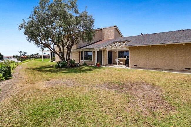 Building Photo - Beautiful Ocean & Golfcourse View!