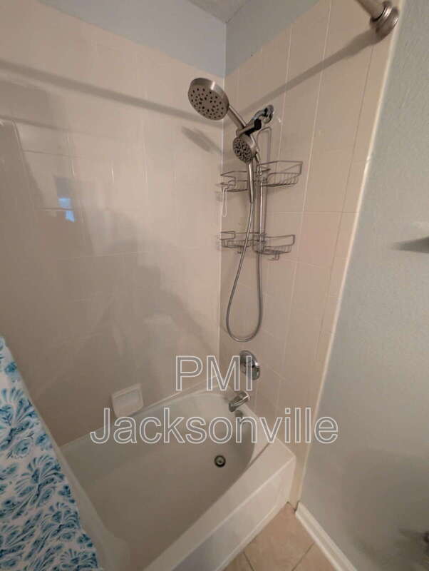 Building Photo - 1048 N Black Cherry Dr