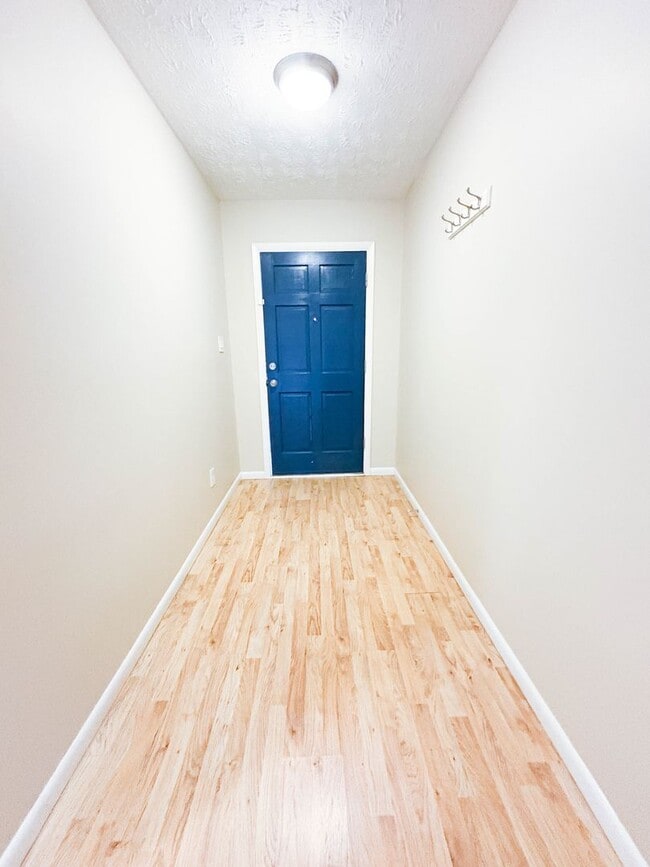 Building Photo - 3 Bedroom 2 Bathroom- No Pets