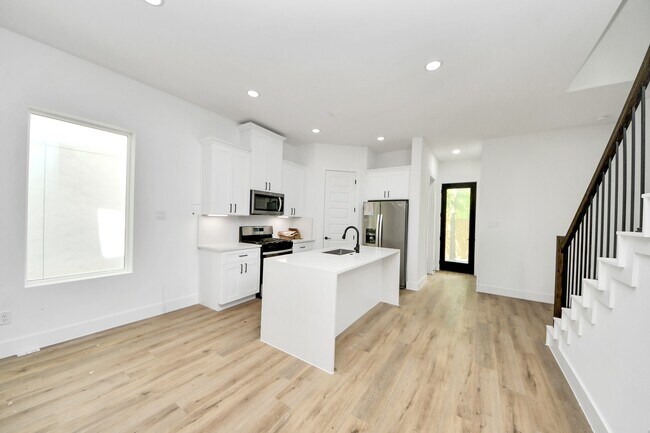 Building Photo - 8313 Venus St