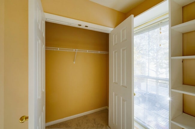 Building Photo - Luxury Townhome in the Heart of the Kentlands