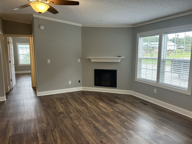 Building Photo - Home in quaint Bailey, NC