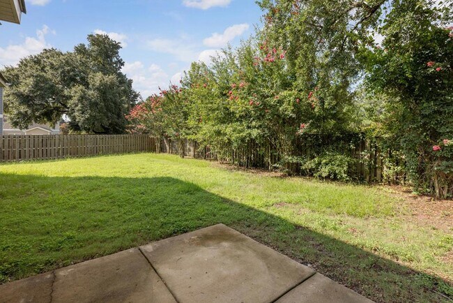 Building Photo - 112 White Oak Pl