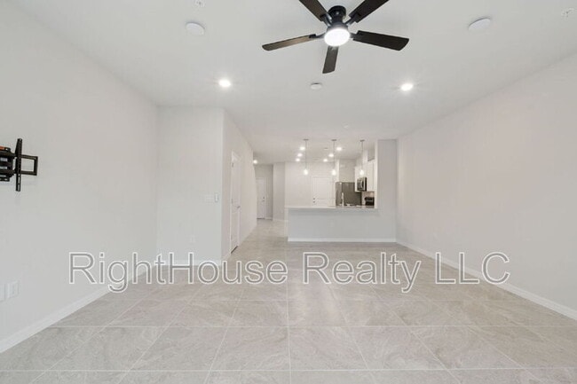 Building Photo - 3082 Emerald Acrs Ln