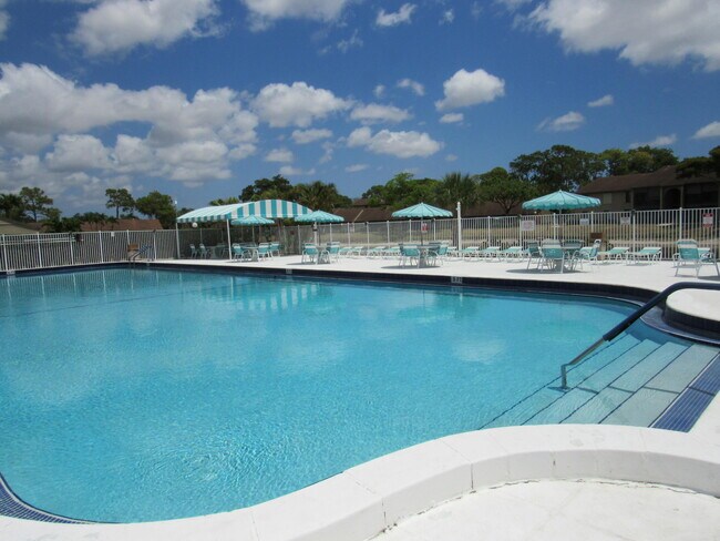 Building Photo - 703 Sunny Pine Way