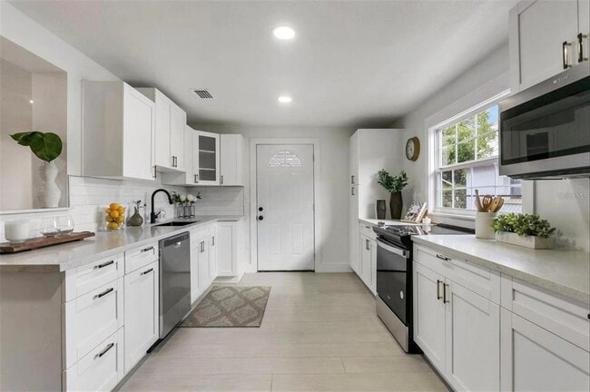 Building Photo - 301 N Fremont Ave