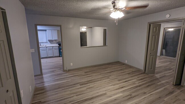 Building Photo - 402 Hickory St