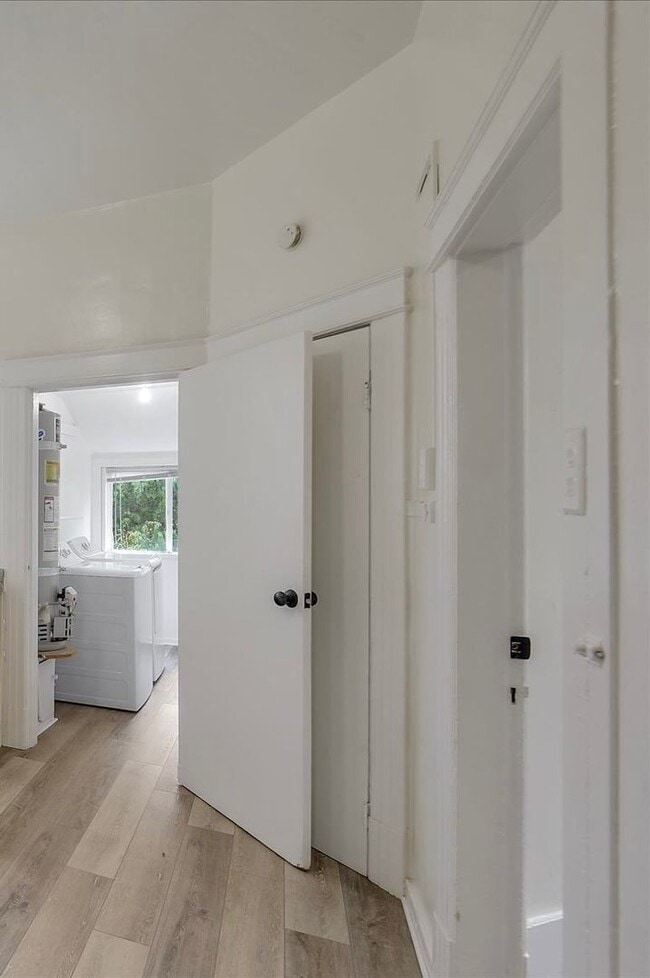 Building Photo - 12th Ave 1340-1342