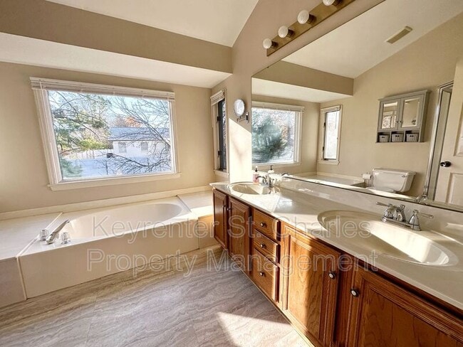 Building Photo - 2747 Sherborn Ln