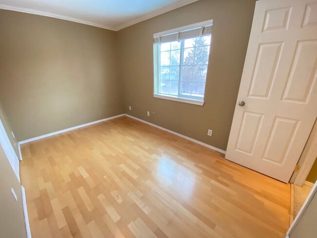 Building Photo - Beautiful 3 Bedroom Home with Custom Touches!