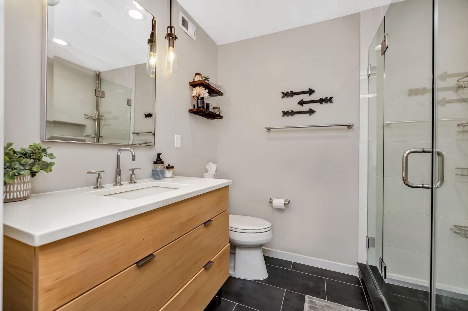 Full Bath (2nd Floor) - 131 W 15th St