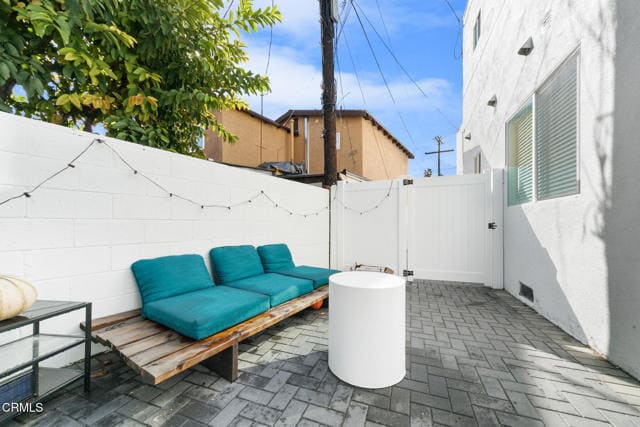 Building Photo - 2664 S La Brea Ave