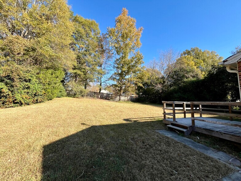 Building Photo - 510 Martha Ave