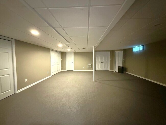 Building Photo - 908 Chestnut Ln