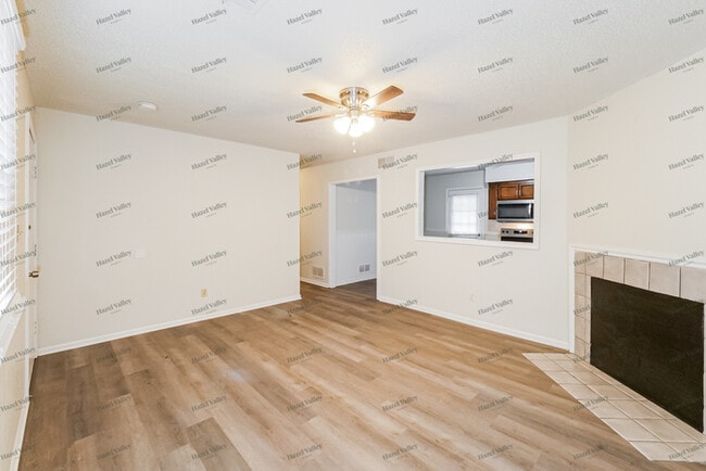 Building Photo - 819 NE Pollard St