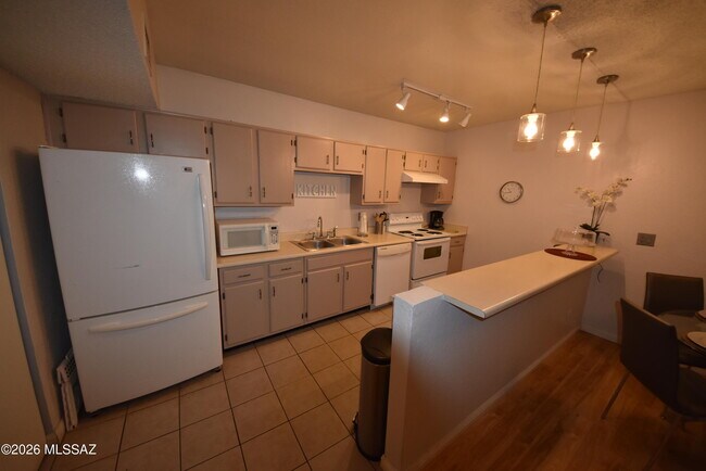 Building Photo - 8080 E Speedway Blvd