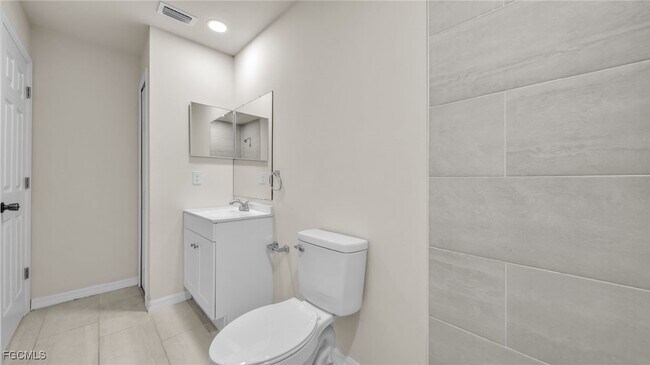 Building Photo - 1415-1417 Academy Blvd