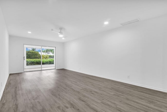 Building Photo - 8807 Bella Vista Dr