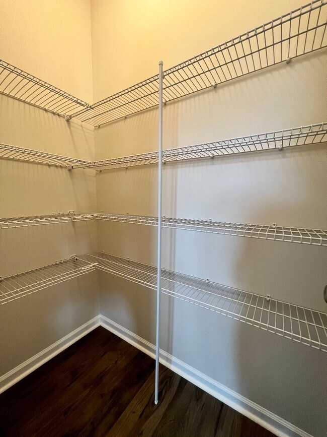 Building Photo - MOVE-IN SPECIAL: $300 OFF 1ST MONTH'S RENT!*