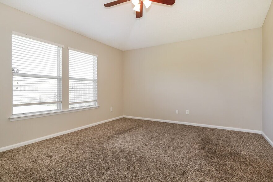 Building Photo - 1716 Hollow Glen Dr