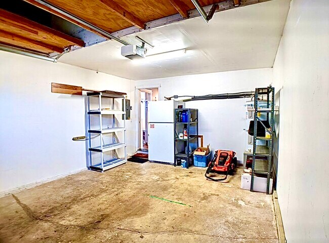 Building Photo - 8010 SE Henry St