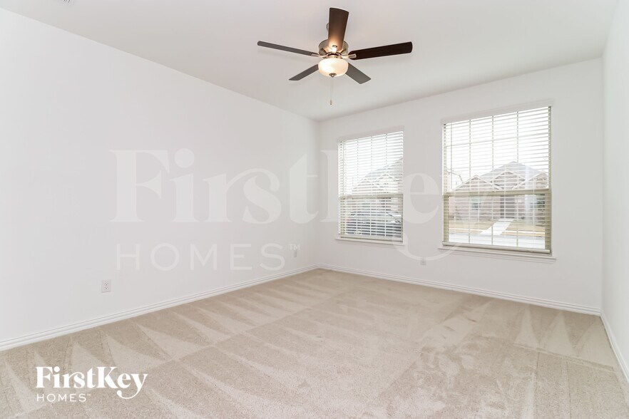 Building Photo - 10113 Elkhorn Dr