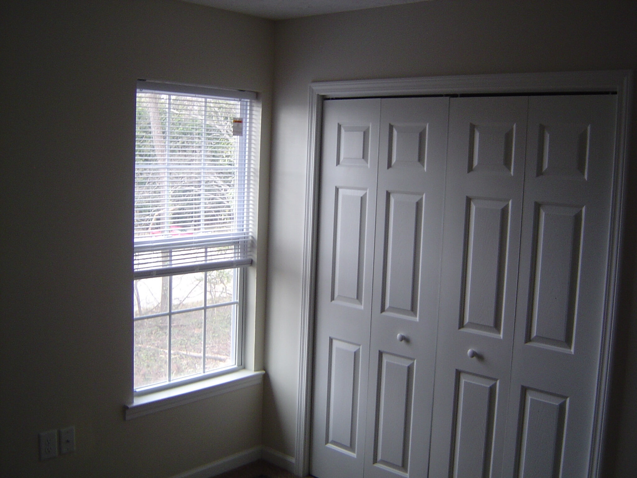 Building Photo - 412 N Ashe Ave