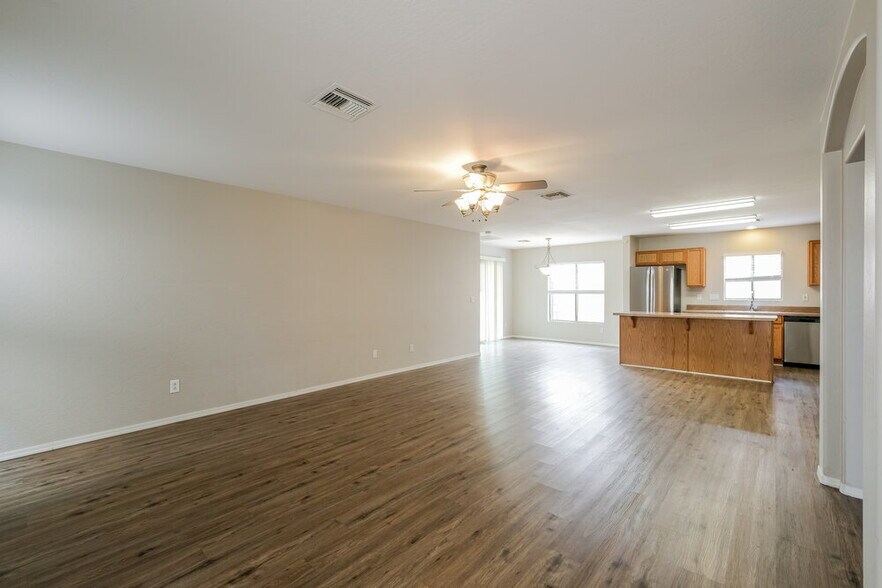 Building Photo - 12901 N 127th Ln