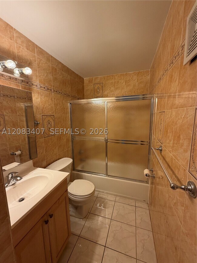 Building Photo - 1731 SW 103rd Ave