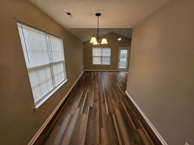 Building Photo - Remodeled Ranch Home Minutes from Uptown Charlotte