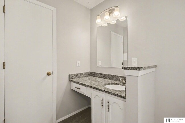 Building Photo - 1009 Willow Ave