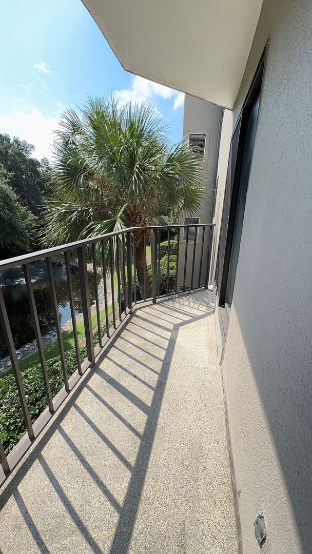 Building Photo - Forest Beach Villa - Walk to the Beach!