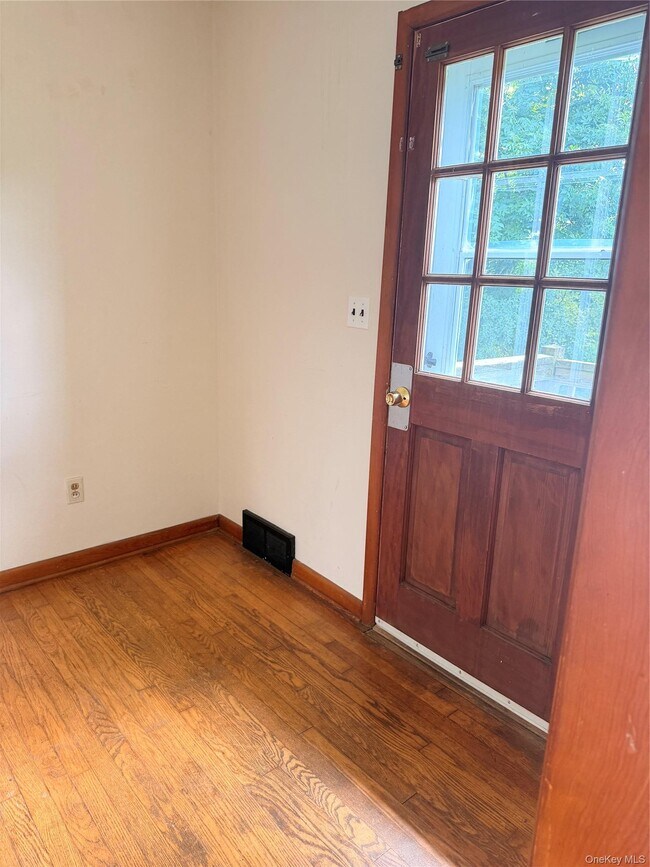 Building Photo - 571 Temple Hill Rd