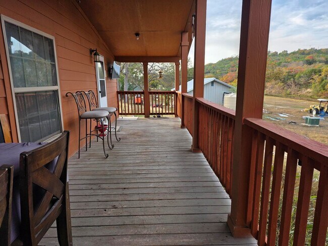 Building Photo - 708 Town Creek Rd