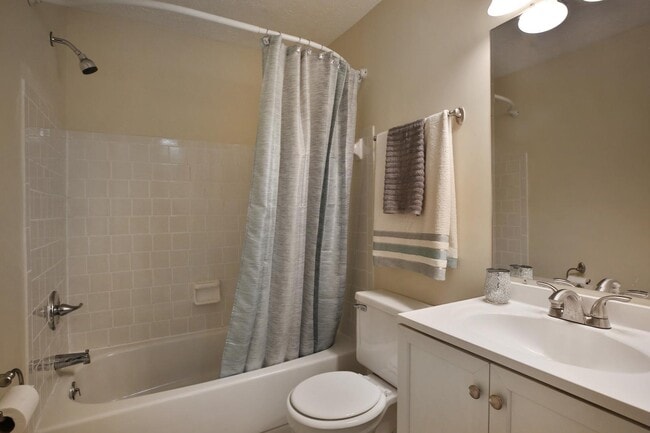 Building Photo - 1613 Worthington Row Dr