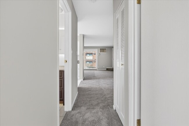 Building Photo - 716 W 65th St
