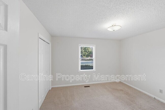 Building Photo - 1607 McFarland Dr