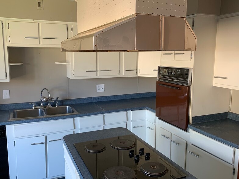 Building Photo - 238 Miller St