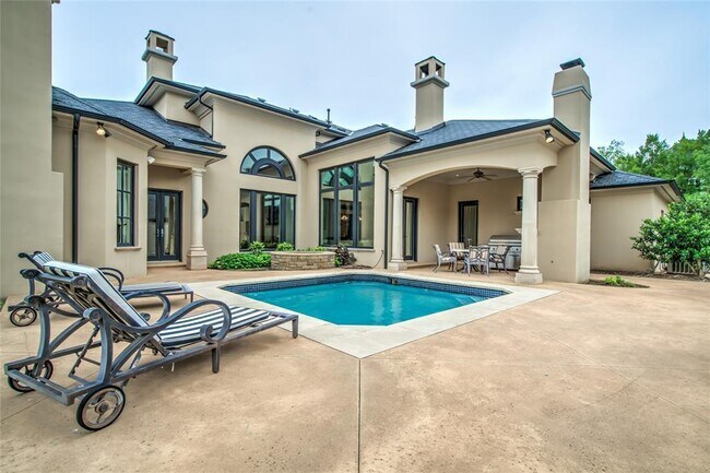 Building Photo - 5701 Mistletoe Ct