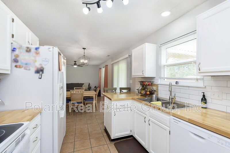 Building Photo - 266 E Pine Ridge Dr