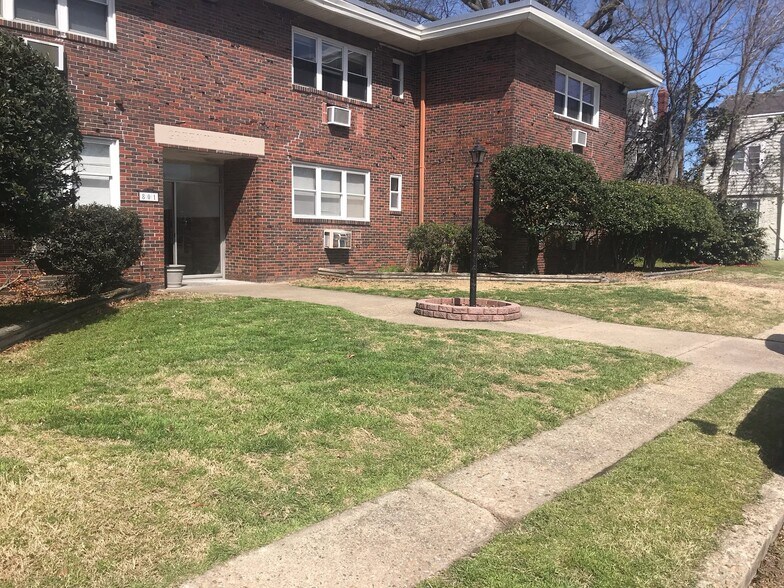 Building Photo - 801 Greenway Ct