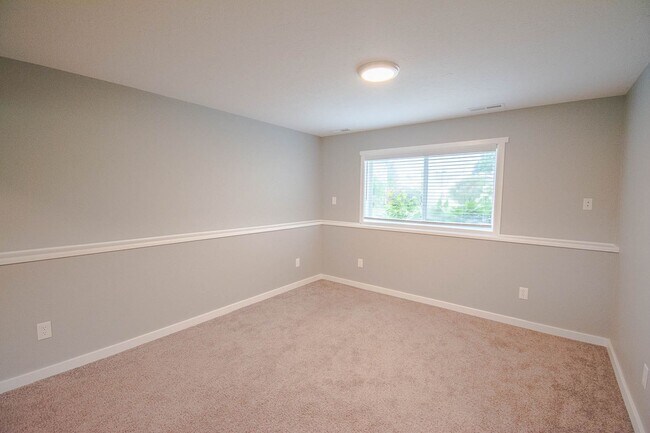 Building Photo - Gorgeous 4br home on nice lot with no backyard neighbors!