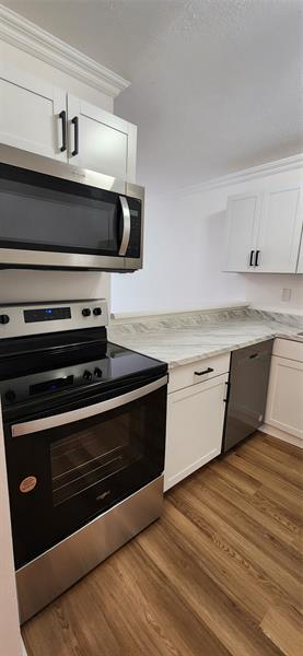 Building Photo - 15221 NE 6th Ave